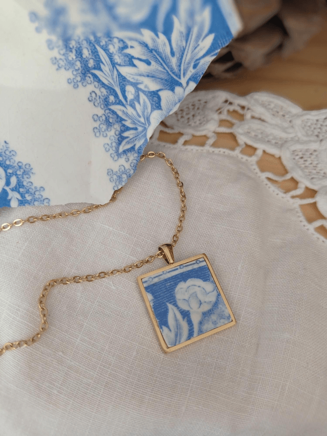 Collier et pendentif dorés "Jardinière"
