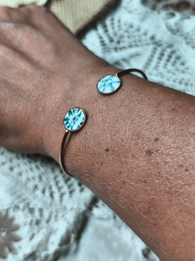 Bracelet doré "petite fleur" vert